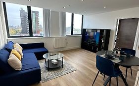 1 Bed Apartment Near Old Trafford With Free Car Park